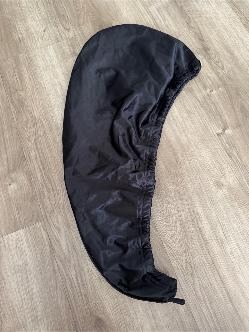 Muaves ultra lite satin hair wrap in black